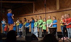 Kinderchor BuKi siu MaMa unter der Leitung von Maria martin